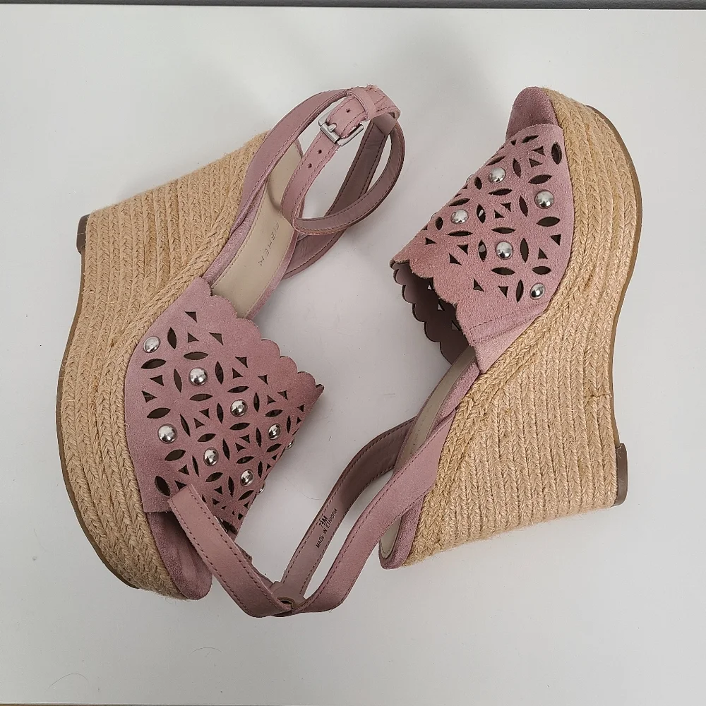 Marc Fisher Hata Nude Blush Pink Woven Wedge Eyelet Metal Dots Platform Heel 7.5